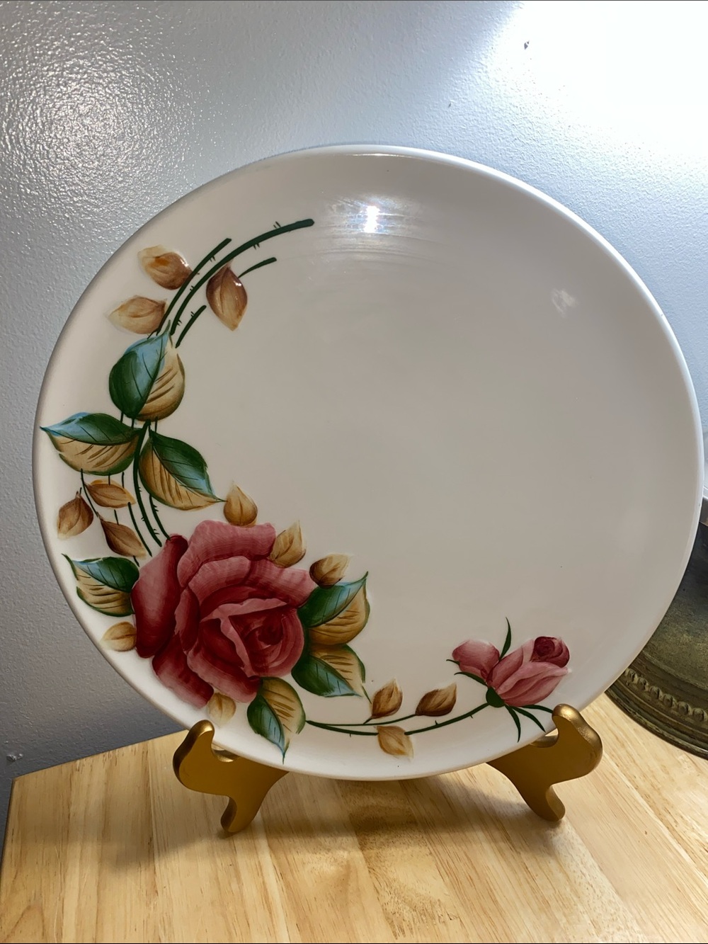 Beautiful 12” diameter serving plater with stand for display or serving